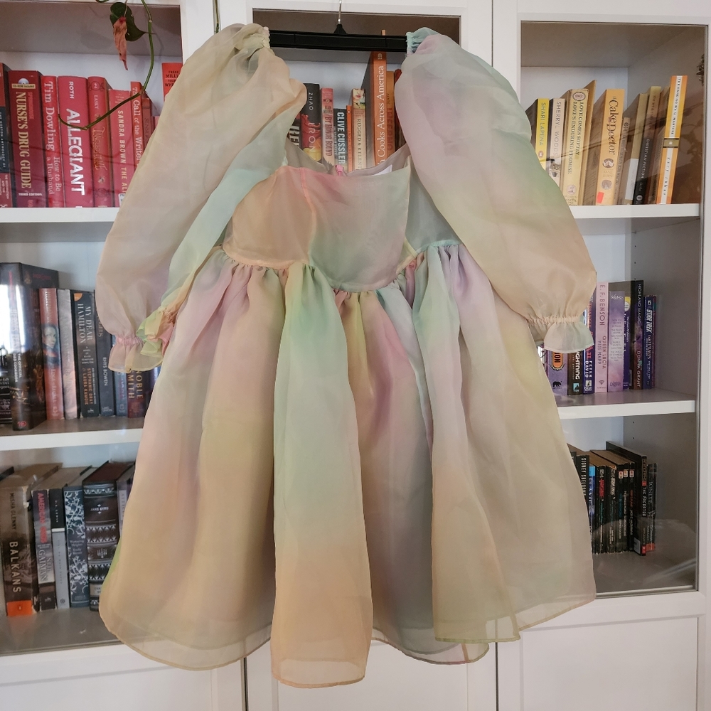 Selkie Rainbow Puff